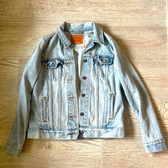 Levi’s denim jacket. Size S. Light blue wash. Excellent condition - Picture 5 of 5